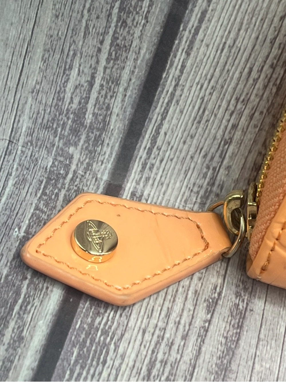 VIVIENNE WESTWOOD EUC Peach Embossed Patent Leather Orb Heart Initial Zip Wallet - Picture 5 of 16
